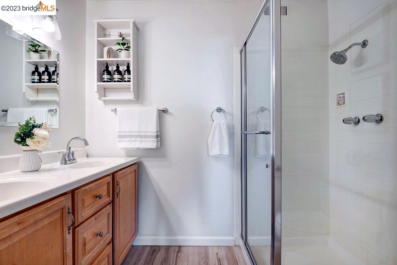 22 Moss Ave #212, Oakland, CA 94610 - Featured