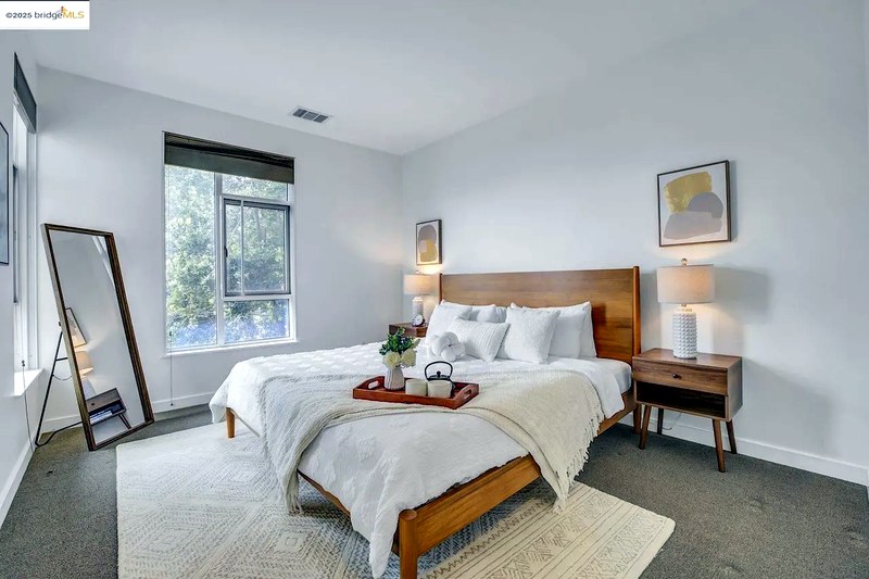 4 Ealing Ln, Oakland, CA 94608 - Photo 2