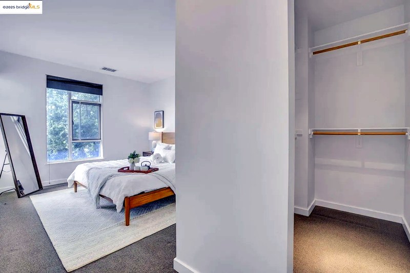 4 Ealing Ln, Oakland, CA 94608 - Photo 4