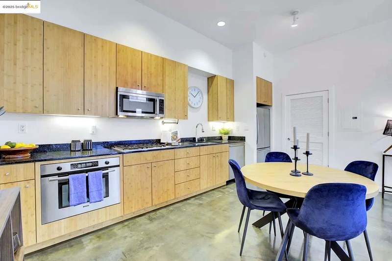 4 Ealing Ln, Oakland, CA 94608 - Photo 8