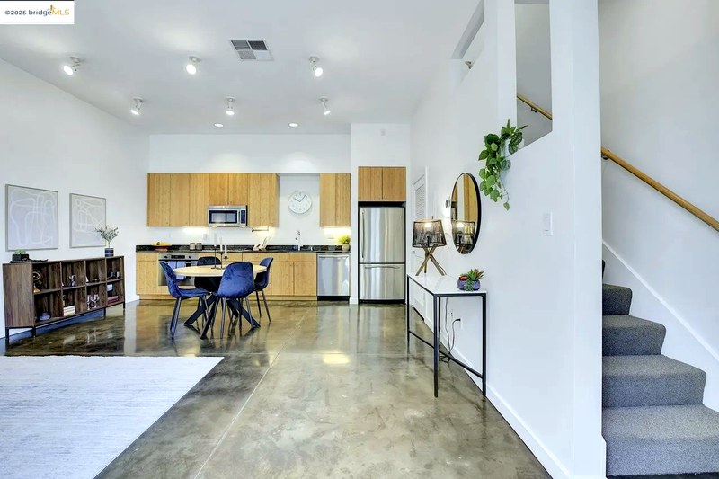 4 Ealing Ln, Oakland, CA 94608 - Photo 10