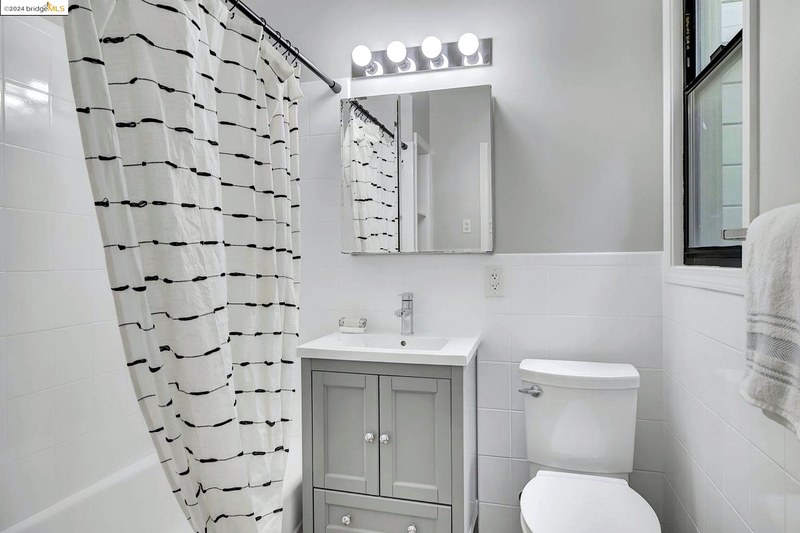 51 Caine Ave, San Francisco, CA 94112 - Photo 2