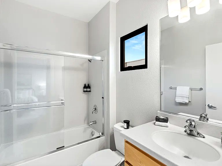 803 Zephyr Dr, Oakland, CA 94607 - Photo 6