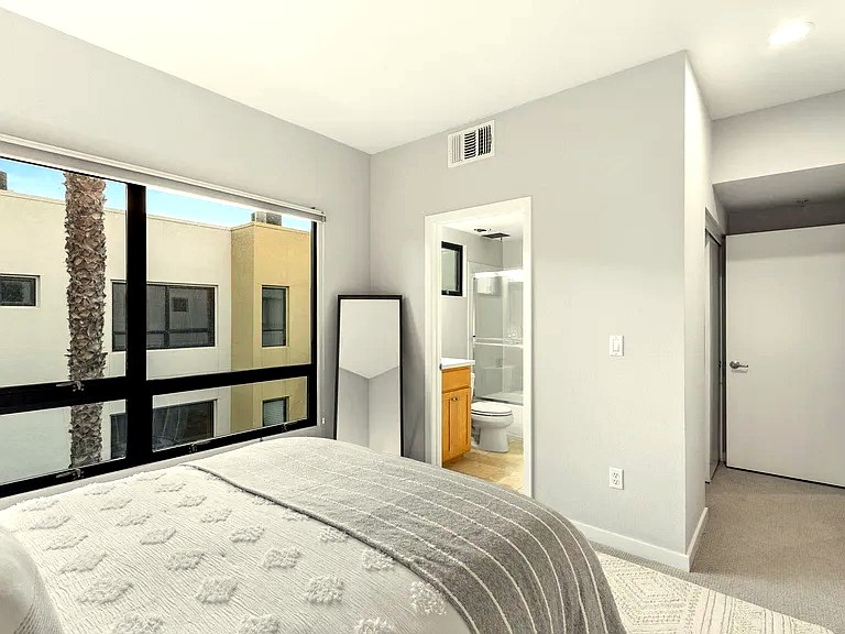 803 Zephyr Dr, Oakland, CA 94607 - Photo 20